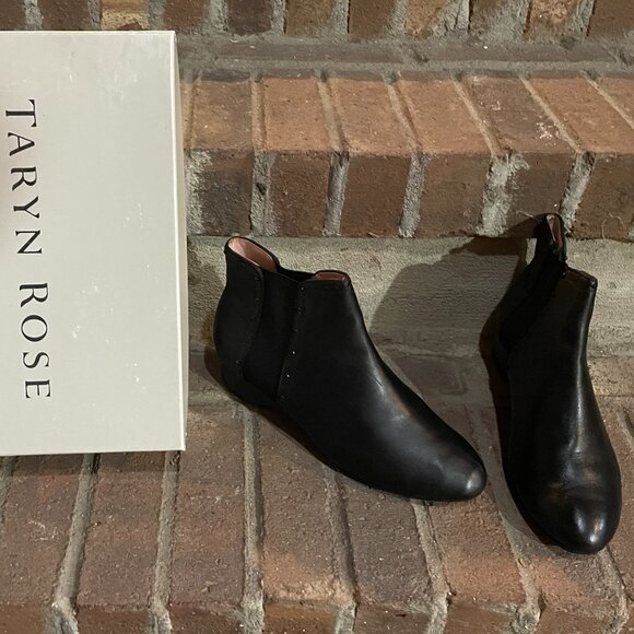NWOT Like New Taryn Rose Forest Black Leather Stud Chelsea Bootie Size 8.5 - Picture 1 of 6